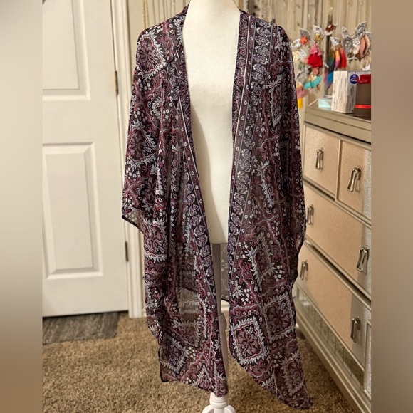 Brown and black kimono - Picture 1 of 3